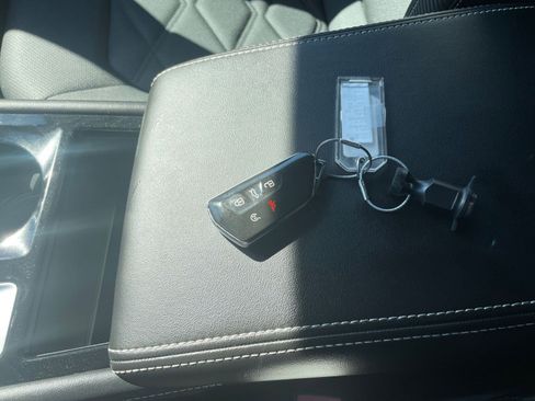 Used 2025 Volkswagen Atlas Cross Sport SE image 21