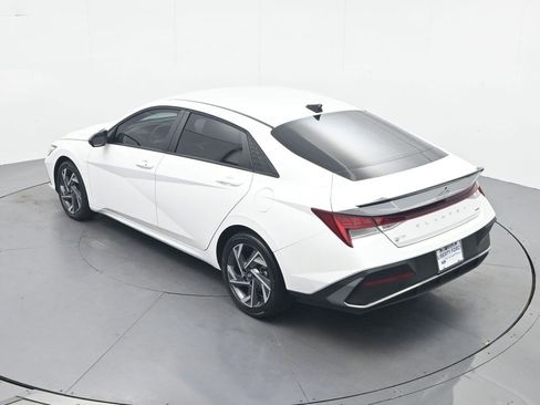 Used 2025 Hyundai Elantra SEL FWD image 31