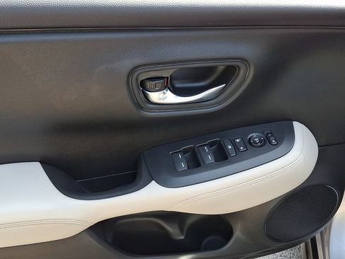 Certified 2023 Honda HR-V LX image 13