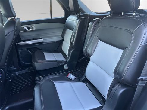 Used 2022 Ford Explorer XLT w/ Equipment Group 202A image 13