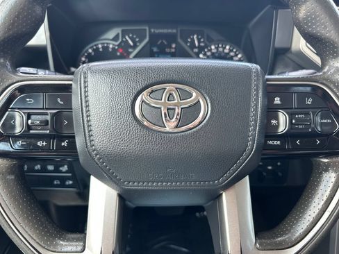 Used 2022 Toyota Tundra SR5 w/ SR5 Convenience Package AWD/4WD image 9