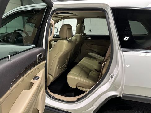 Used 2016 Jeep Grand Cherokee Limited image 24