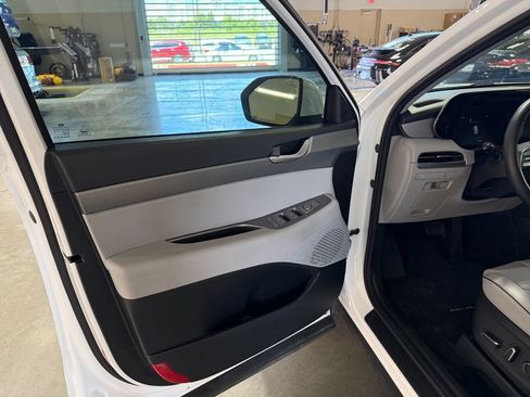 Used 2024 Hyundai Palisade SEL FWD image 9