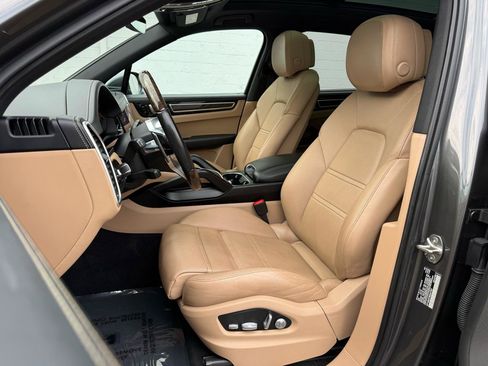 Used 2021 Porsche Cayenne S AWD/4WD image 2