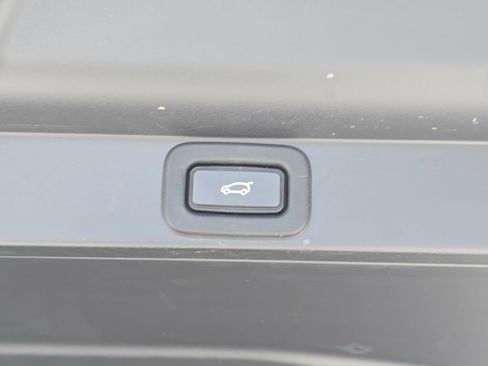Certified 2023 Land Rover Range Rover SV AWD/4WD image 17