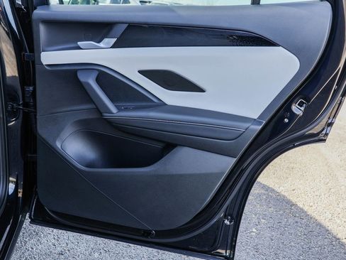 New 2025 Volkswagen Tiguan SE image 35