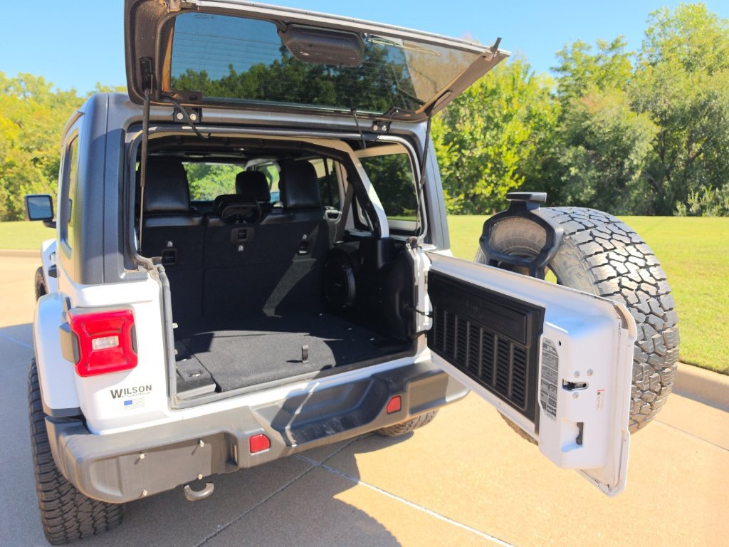 Used 2018 Jeep Wrangler Unlimited Sahara AWD/4WD image 27