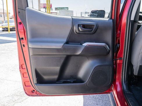Used 2022 Toyota Tacoma SR5 RWD image 11