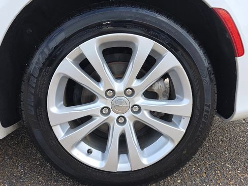 Used 2016 Chrysler 200 Limited FWD image 9