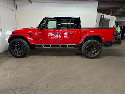 Used 2022 Jeep Gladiator Overland w/ Cold Weather Group AWD/4WD image 6