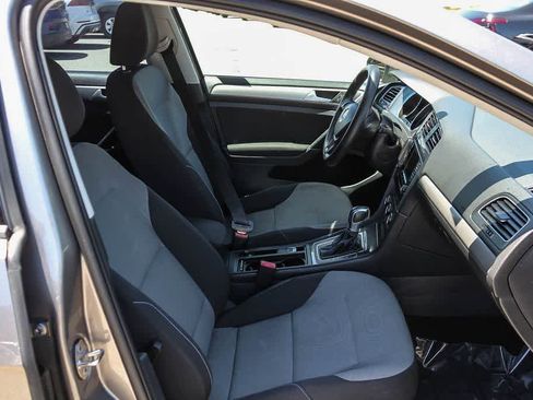 Used 2015 Volkswagen e-Golf Limited Edition FWD image 17