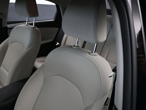 Used 2022 Kia Forte LXS w/ LXS Technology Package image 16