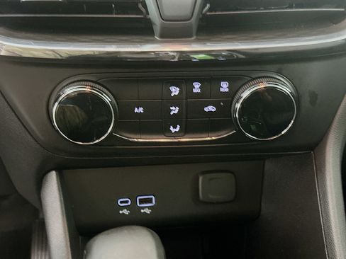 Used 2025 Buick Encore GX Preferred FWD image 23