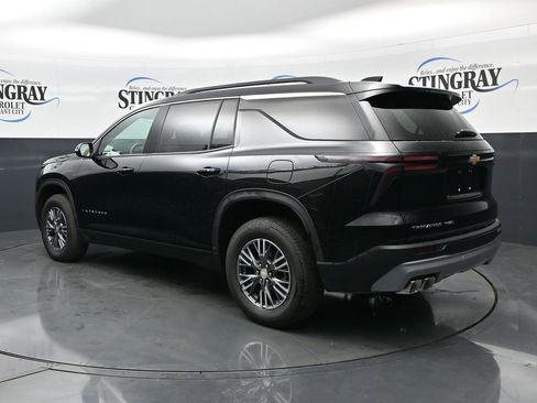 Used 2026 Chevrolet Traverse LT image 5
