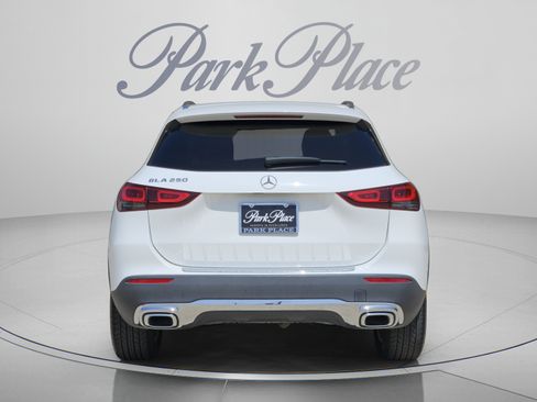 Used 2022 Mercedes-Benz GLA 250 w/ Premium Package Lite image 4
