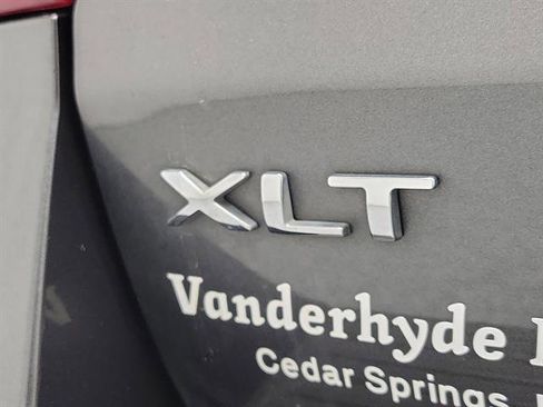 Used 2020 Ford Expedition XLT image 6