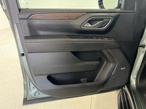 Used 2024 Chevrolet Suburban Premier image 19