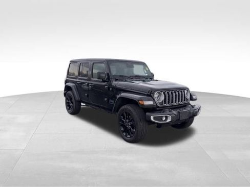 Used 2025 Jeep Wrangler Unlimited Sahara w/ Safety Group image 3