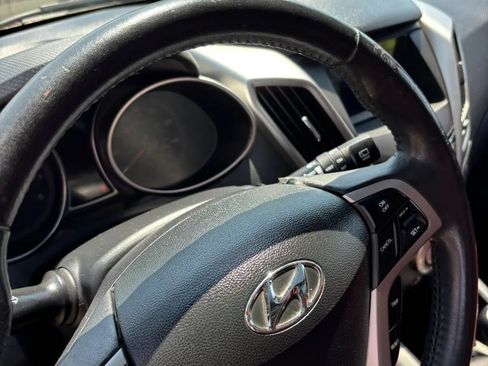 Used 2012 Hyundai Veloster w/ Style Pkg FWD image 21