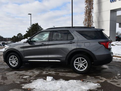 Used 2025 Ford Explorer Active image 3