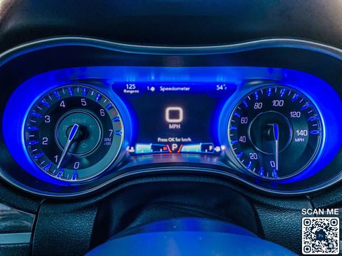 Used 2018 Chrysler 300 Touring L image 19