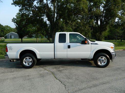Used 2011 Ford F250 XLT w/ Advanced Security Group AWD/4WD image 5
