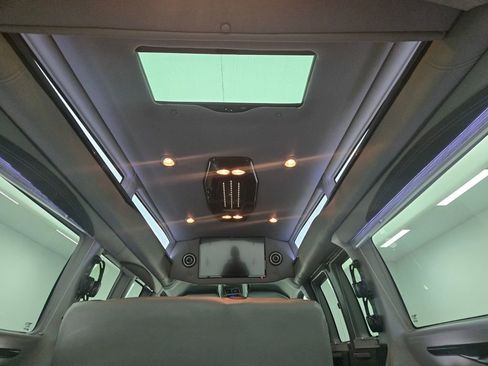 Used 2020 Chevrolet Express 2500 Extended w/ Enhanced Convenience Package image 8