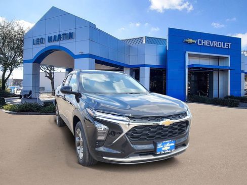 New 2026 Chevrolet Trax LT w/ Driver Confidence Package FWD image 2