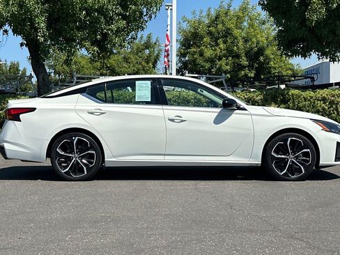 Certified 2024 Nissan Altima 2.5 SR FWD image 3
