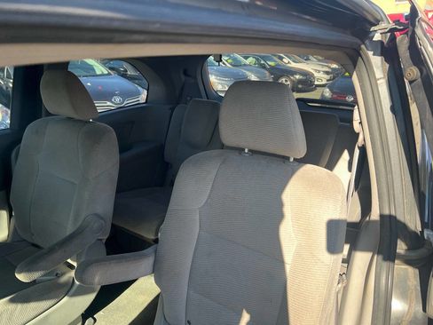 Used 2012 Honda Odyssey LX image 9