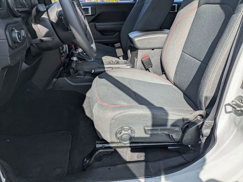 Used 2025 Jeep Wrangler Unlimited Rubicon image 15