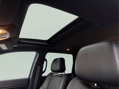 Used 2022 Jeep Grand Cherokee Laredo X image 18