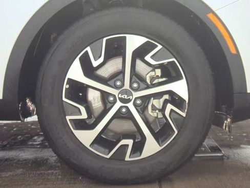 Used 2025 Kia Sportage EX image 10