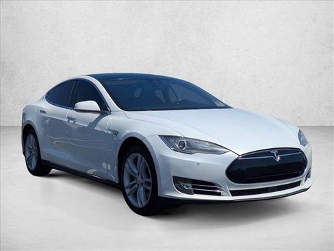 Used 2014 Tesla Model S 85 RWD image 3