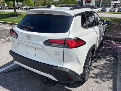 Used 2022 Toyota Corolla Cross XLE w/ Convenience Package image 5