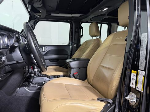 Used 2018 Jeep Wrangler Unlimited Sahara image 5