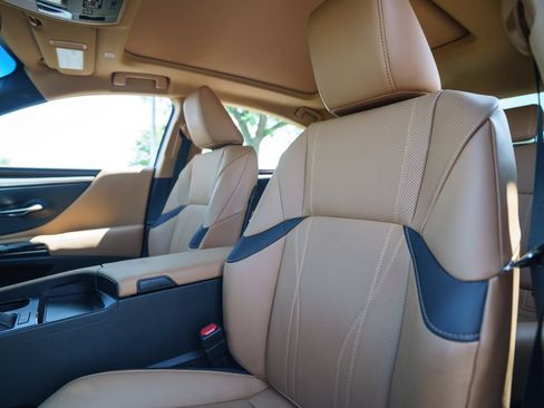 Used 2024 Lexus ES 350 w/ Luxury Package FWD image 7