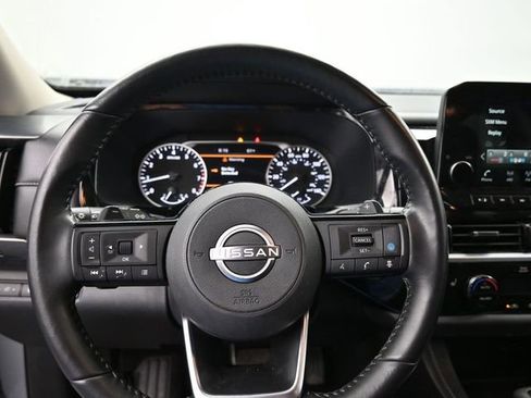 Used 2024 Nissan Pathfinder SL AWD/4WD image 16