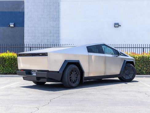 Used 2024 Tesla Cybertruck AWD Crew Cab image 15