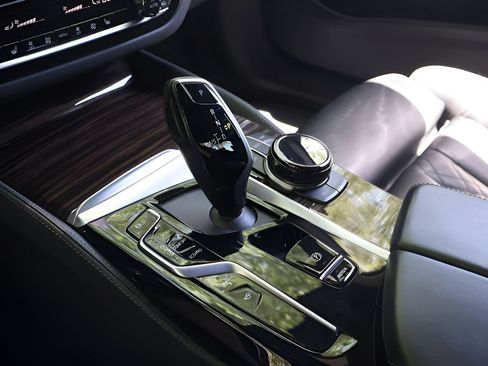 Used 2022 BMW M550i xDrive w/ Executive Package AWD/4WD image 26