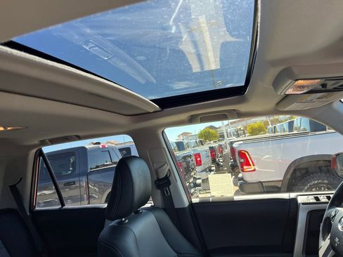 Used 2022 Toyota 4Runner SR5 Premium image 14