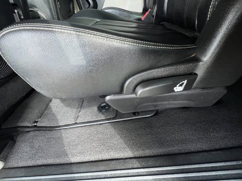 Used 2016 Chrysler Town & Country Touring image 15