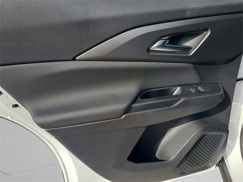 New 2026 Chevrolet Equinox EV LT image 17