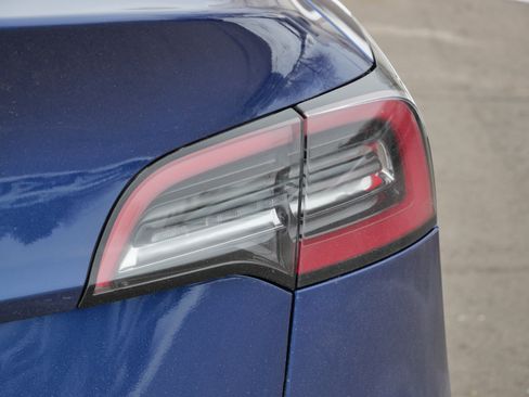 Used 2024 Tesla Model Y Long Range image 17