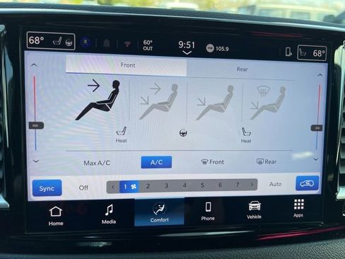 Used 2025 Chrysler Pacifica Select image 27