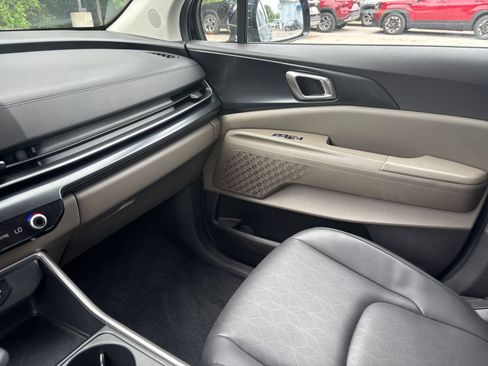 Used 2026 Kia Carnival FWD image 37