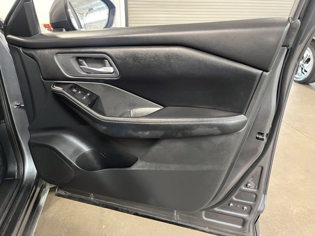 Used 2025 Nissan Rogue SV AWD/4WD image 13