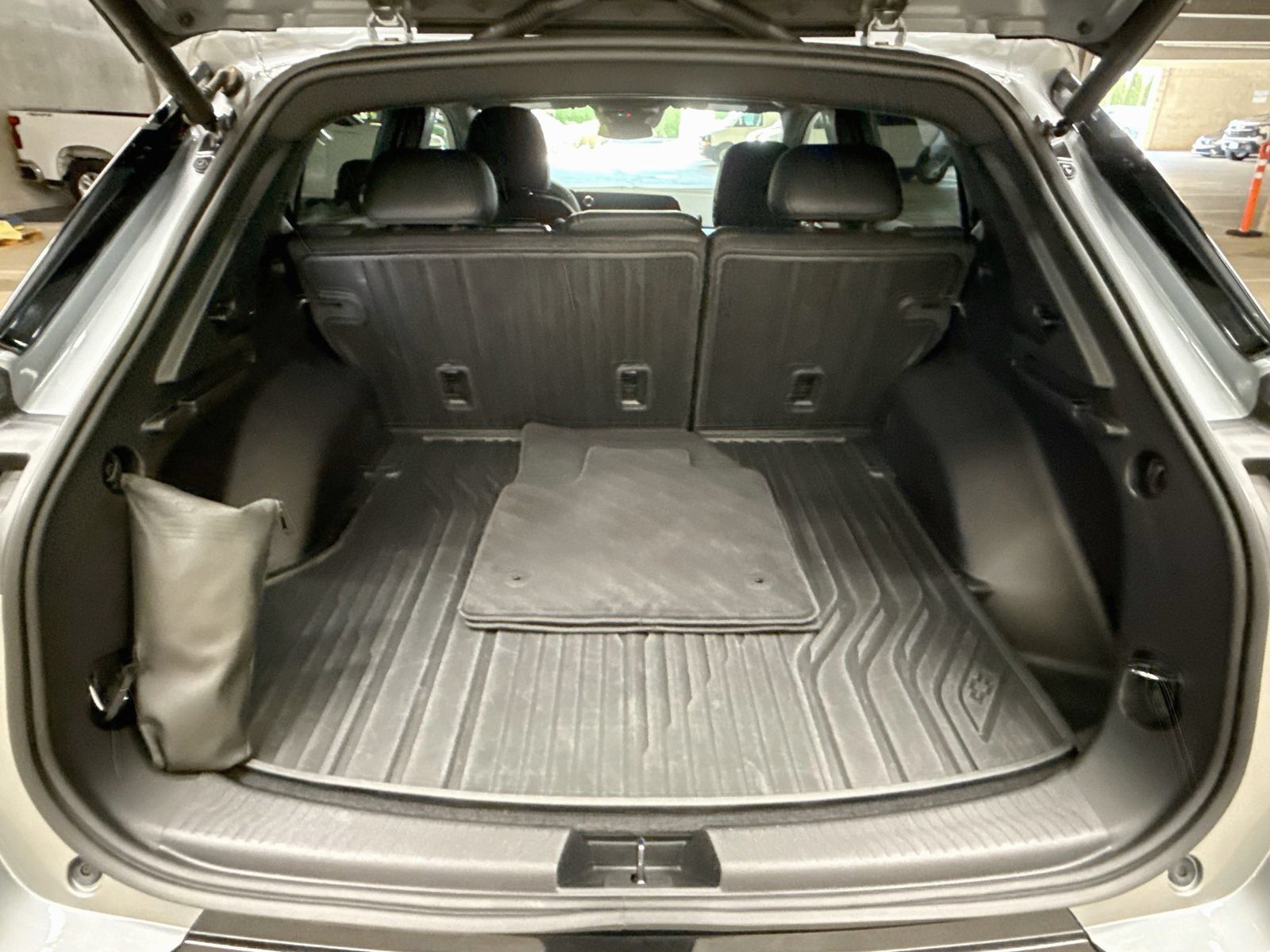 Used 2024 Chevrolet Equinox EV LT FWD image 28