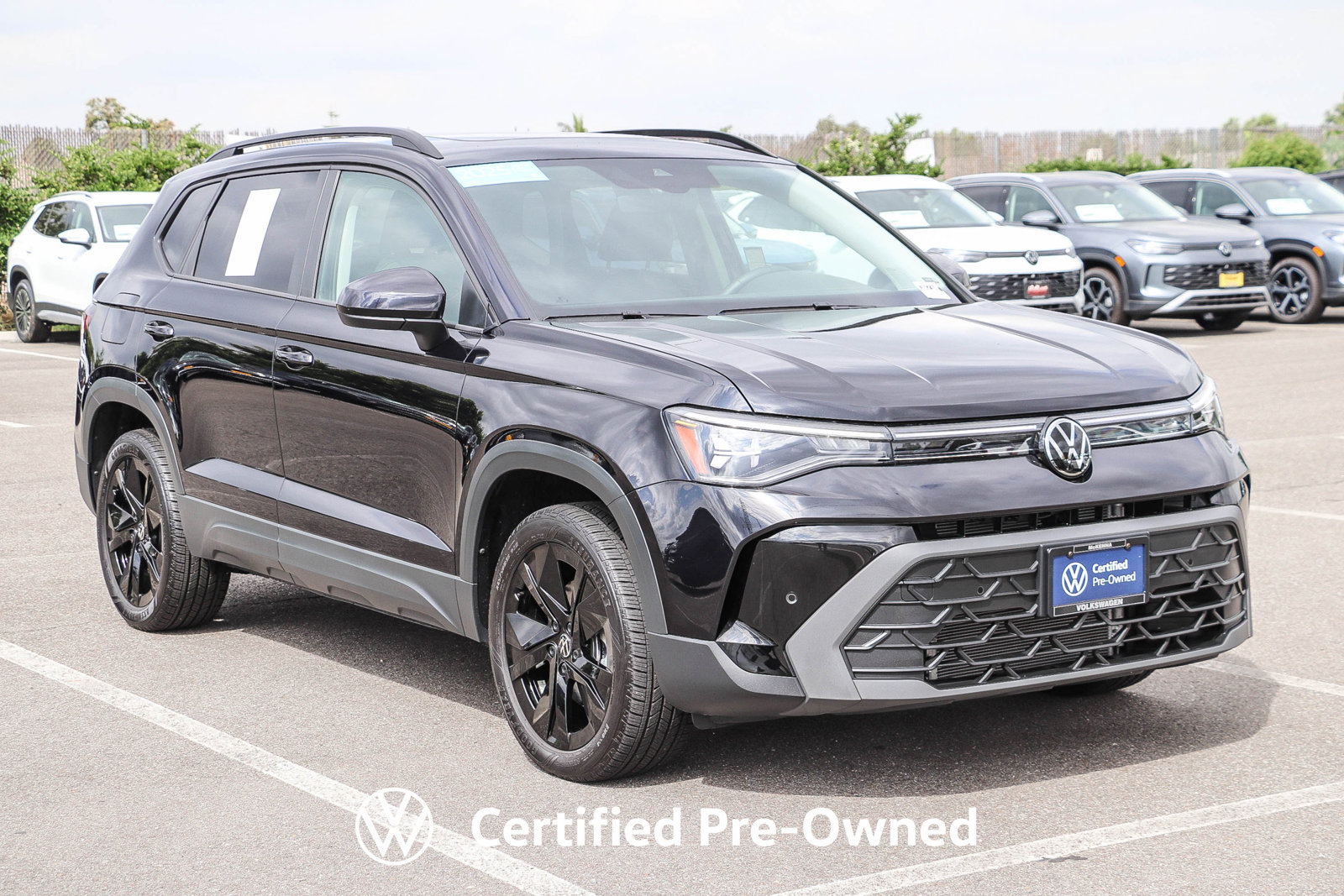 Certified 2025 Volkswagen Taos SE FWD image 4