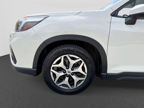 Used 2021 Subaru Forester Premium image 11
